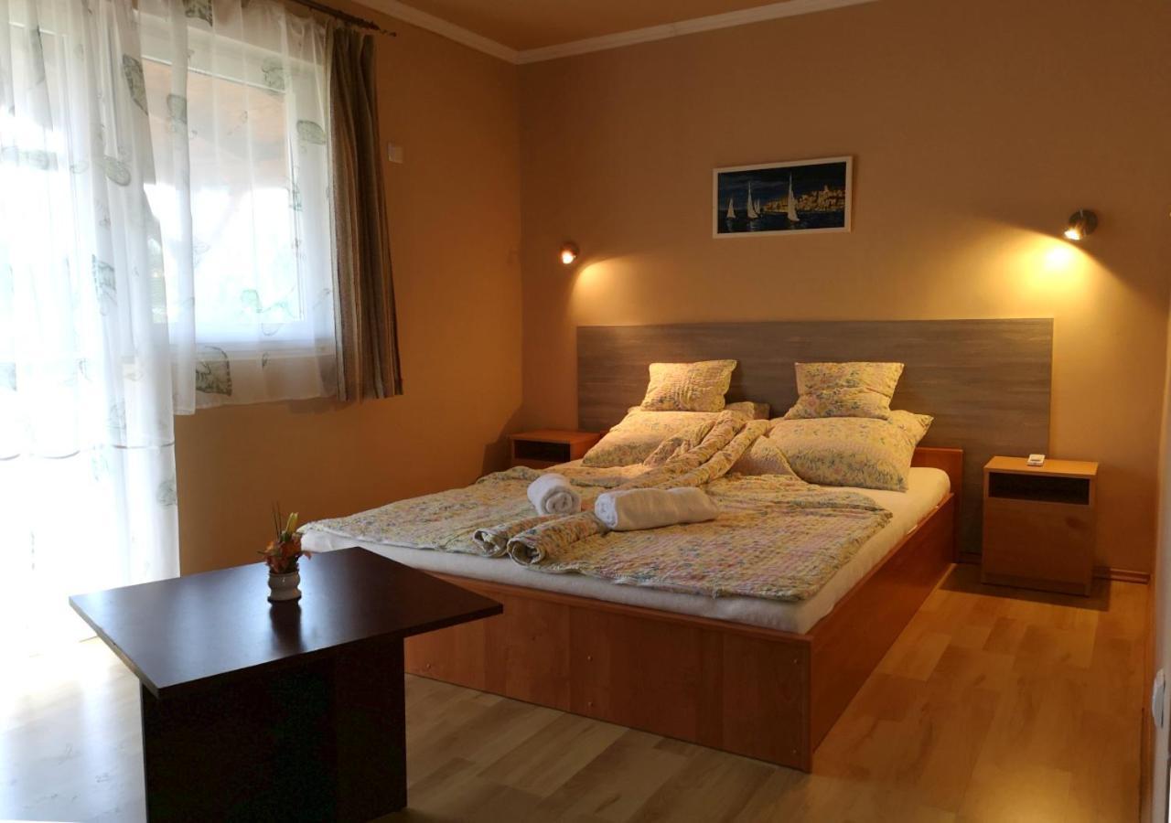 Vitorlas Apartmanhaz ชิโอฟก ภายนอก รูปภาพ